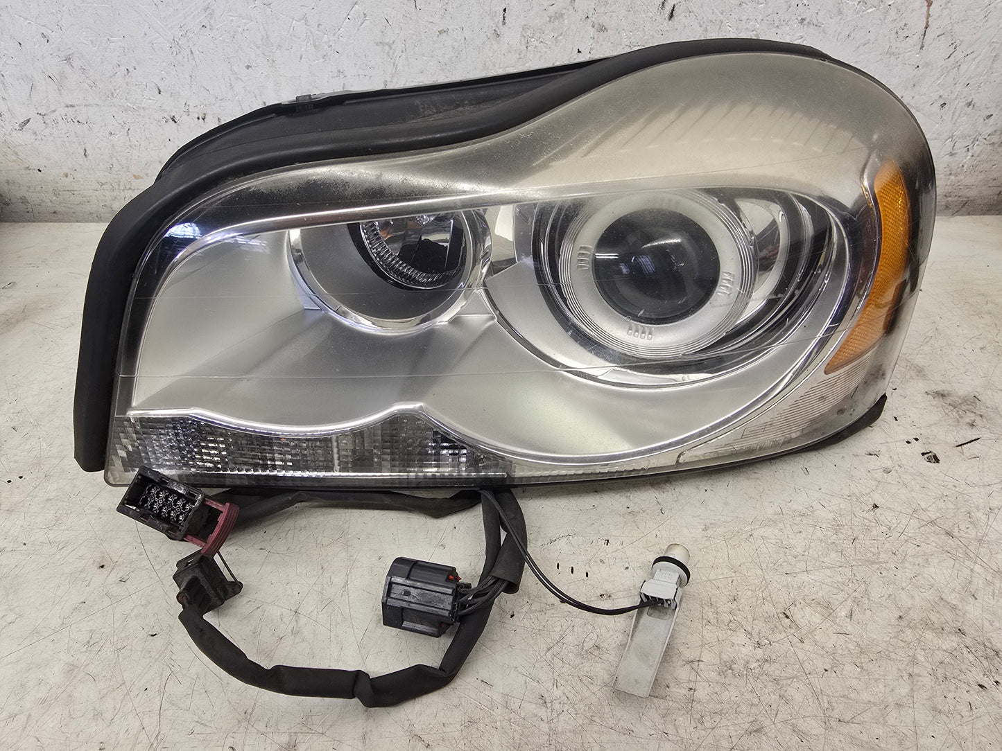 2011 Volvo XC90 Xenon Passenger Side Headlight 31446874