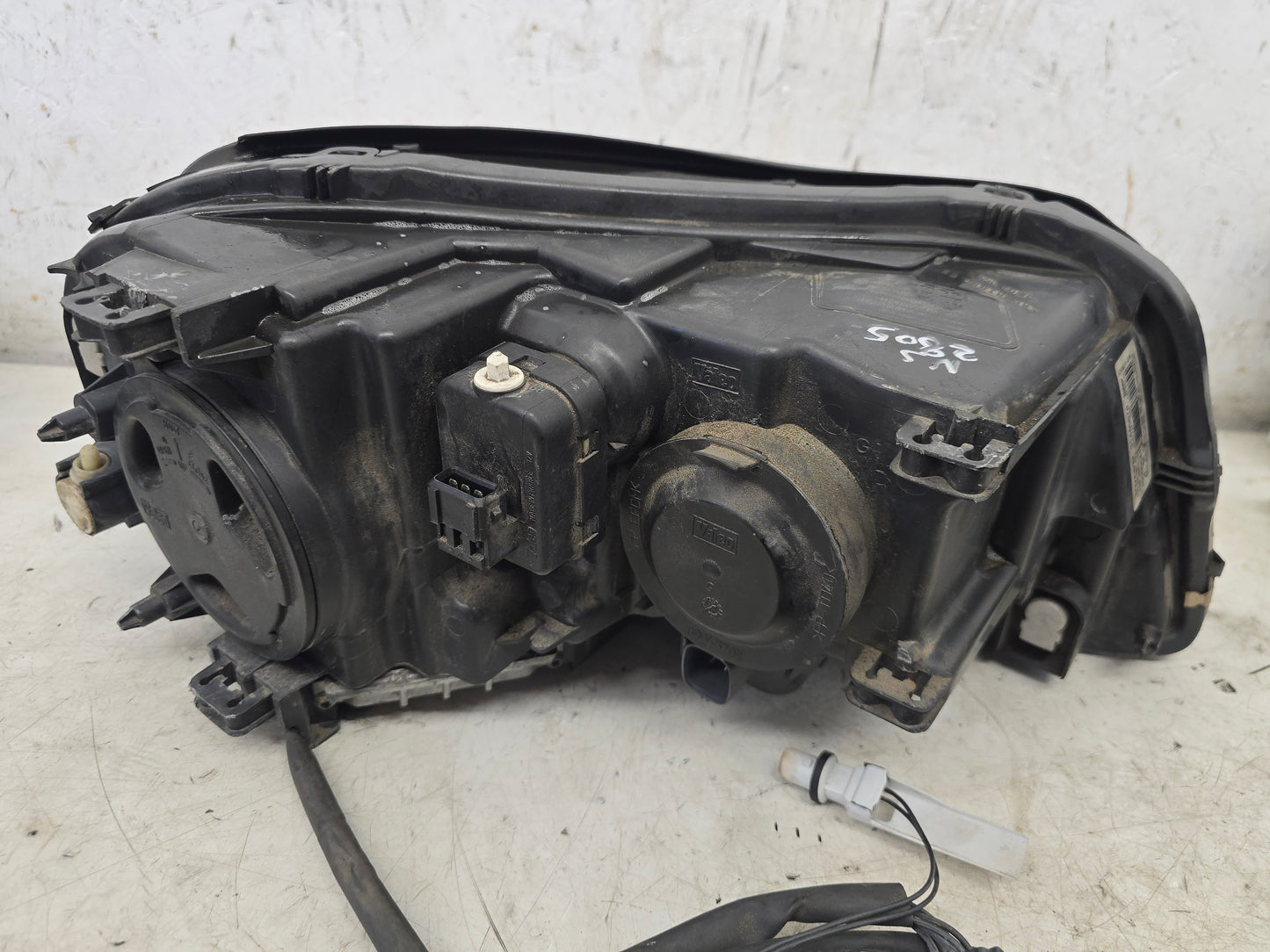 2011 Volvo XC90 Xenon Passenger Side Headlight 31446874