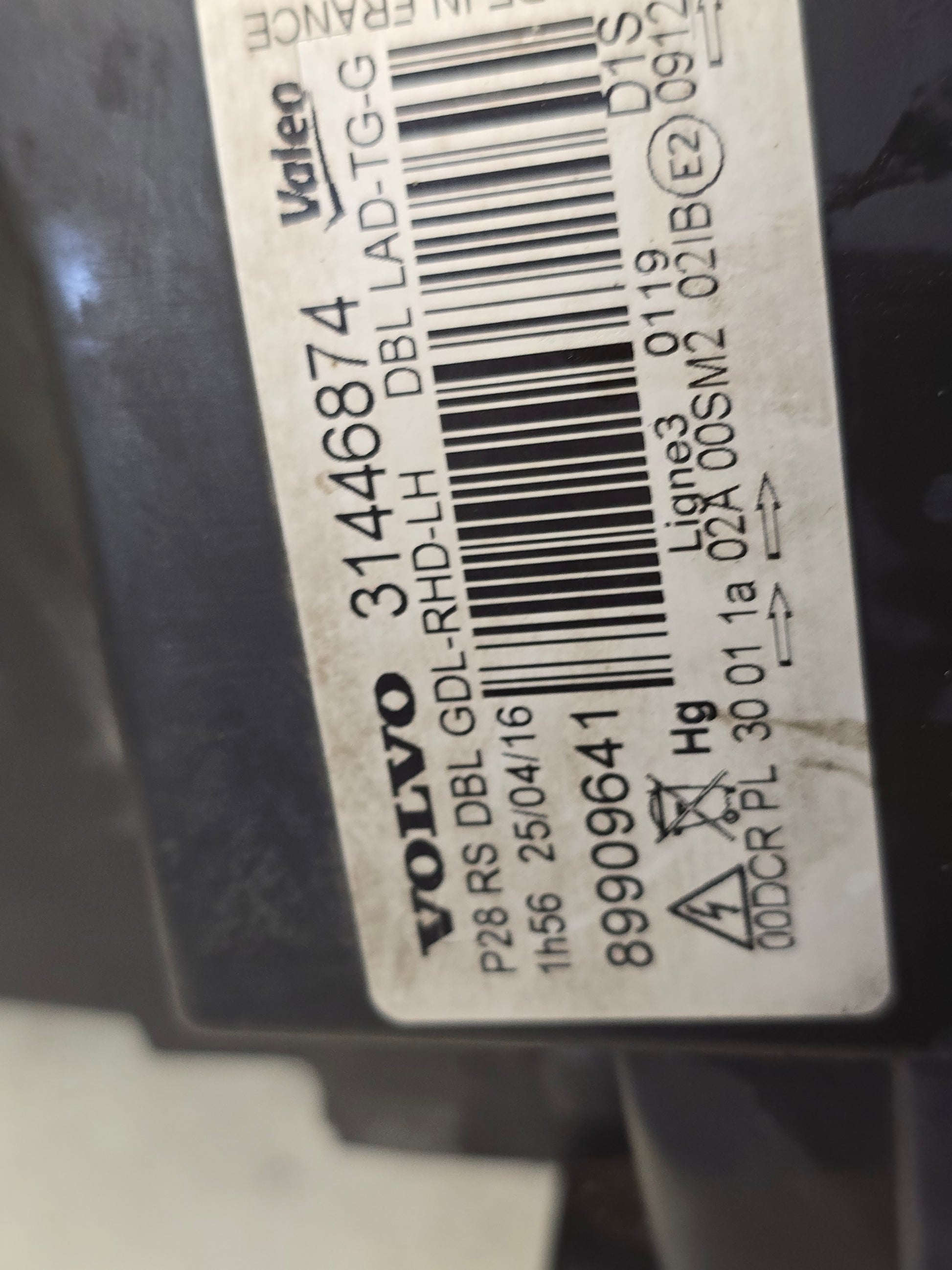2011 Volvo XC90 Xenon Passenger Side Headlight 31446874
