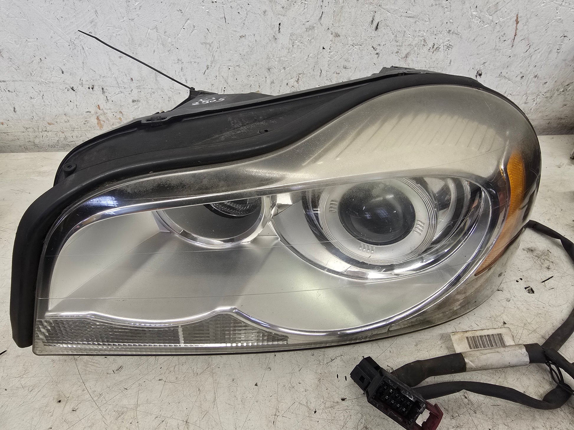 2011 Volvo XC90 Xenon Passenger Side Headlight 31446874