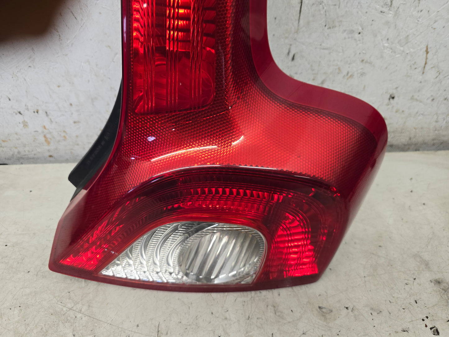 2006-2013 Volvo C30 Driver Side Rear Light 31213914