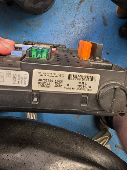 2007 Volvo C30 Rear Electronic Module REM Fuse Box 30732769
