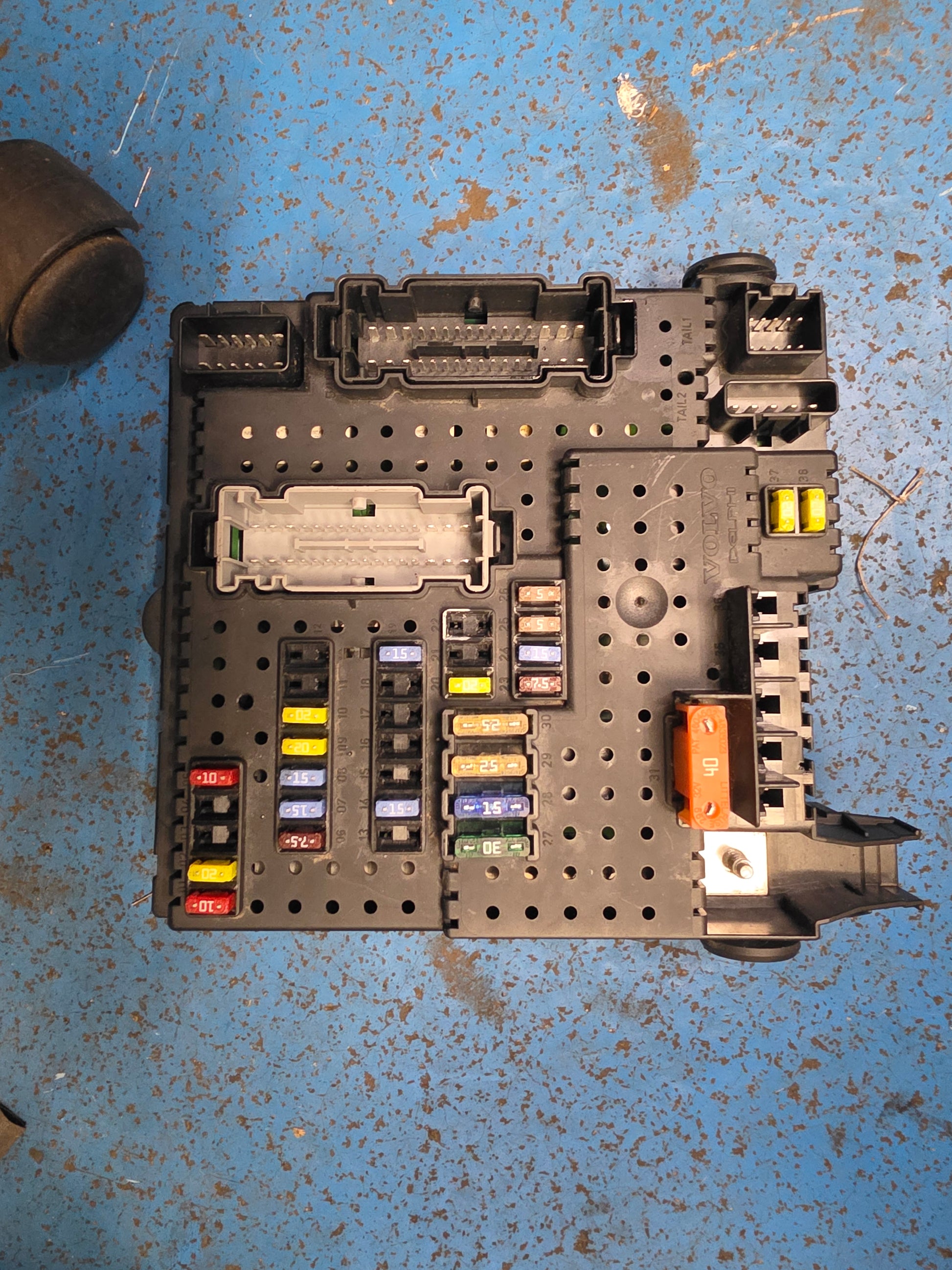 2007 Volvo C30 Rear Electronic Module REM Fuse Box 30732769