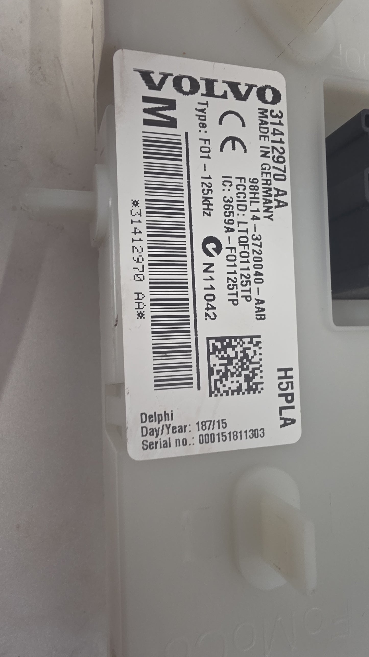 2007 Volvo C30 Rear Electronic Module REM Fuse Box 30732769