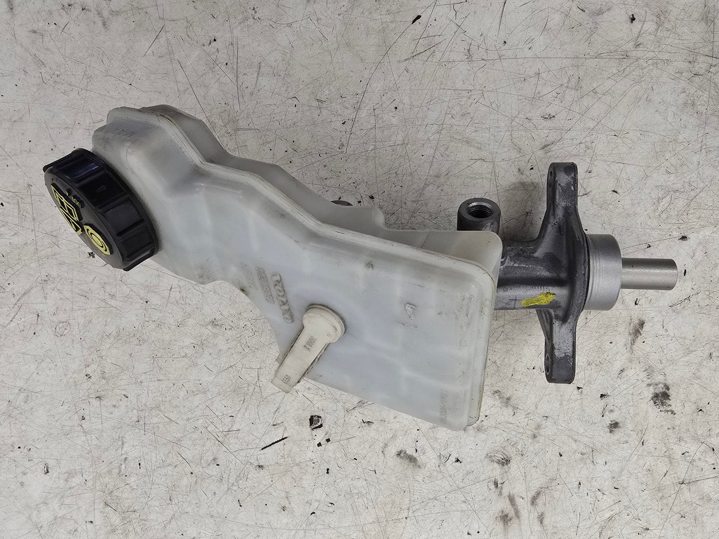 2014 Volvo V40 Brake Master Cylinder and Fluid Reservoir 1.6 Diesel RHD