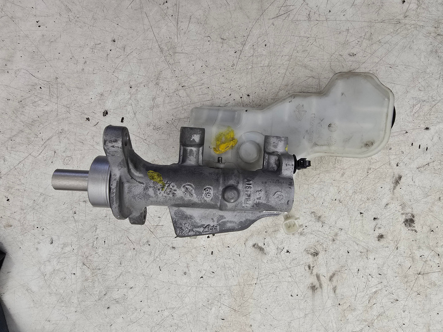2014 Volvo V40 Brake Master Cylinder and Fluid Reservoir 1.6 Diesel RHD