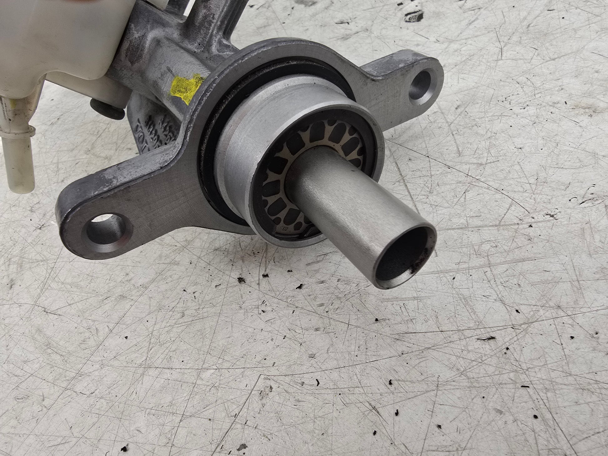 2014 Volvo V40 Brake Master Cylinder and Fluid Reservoir 1.6 Diesel RHD