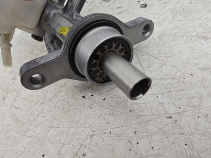 2014 Volvo V40 Brake Master Cylinder and Fluid Reservoir 1.6 Diesel RHD