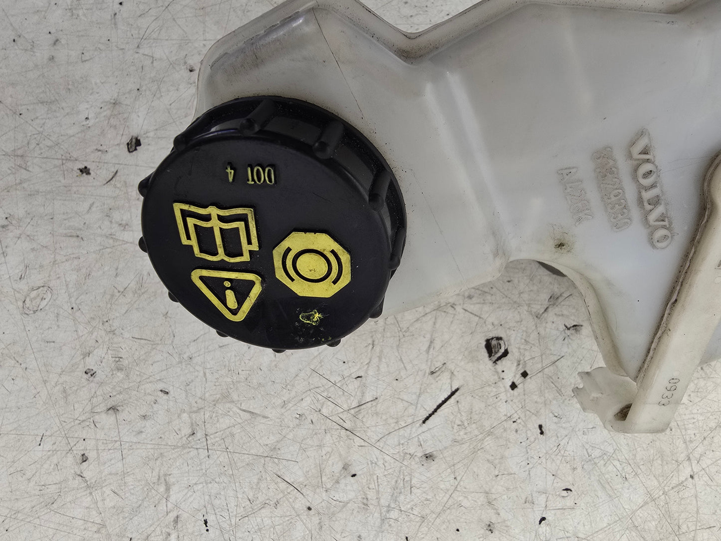 2014 Volvo V40 Brake Master Cylinder and Fluid Reservoir 1.6 Diesel RHD