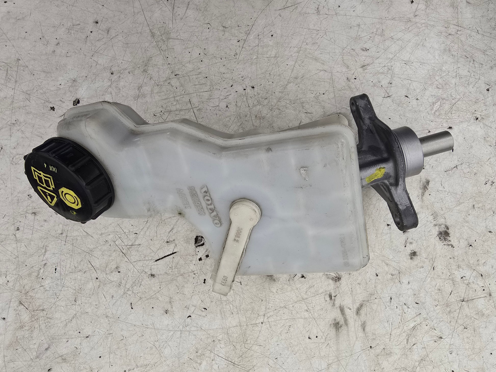 2014 Volvo V40 Brake Master Cylinder and Fluid Reservoir 1.6 Diesel RHD