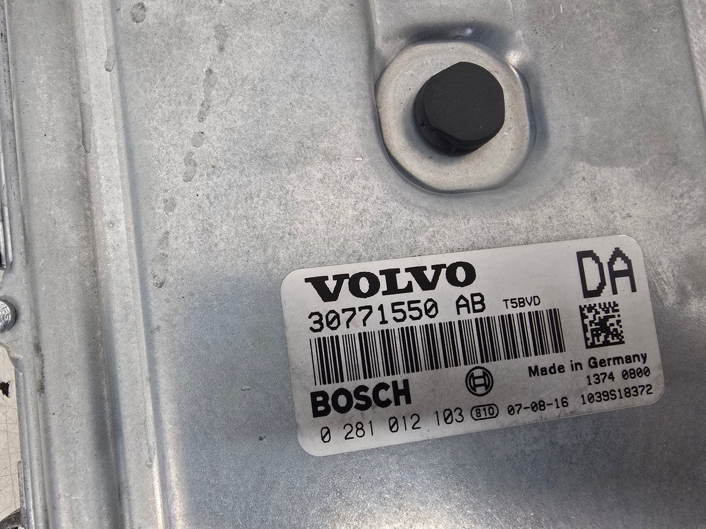 VOLVO C30 2006-2009 Engine ECU 30771550 AB — photo 2