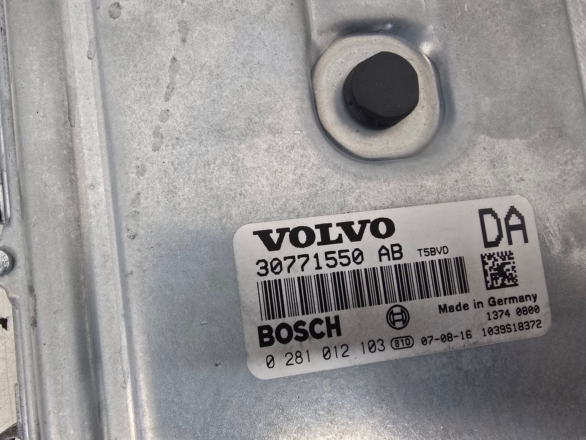 VOLVO C30 2006-2009 Engine ECU 30771550 AB — photo 2