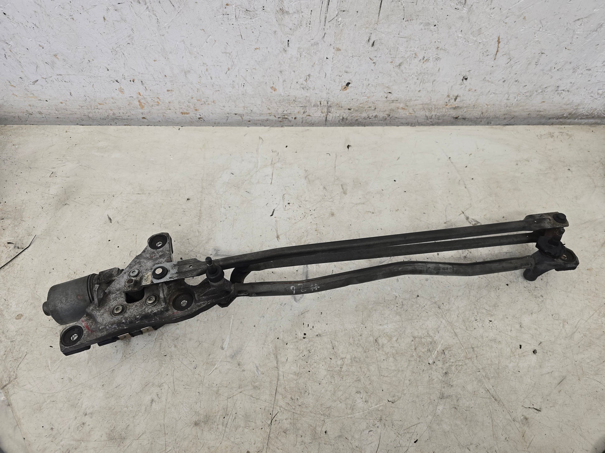 2004-2016 Volvo V50 C30 Front Wiper Motor & Mechanism 30699343