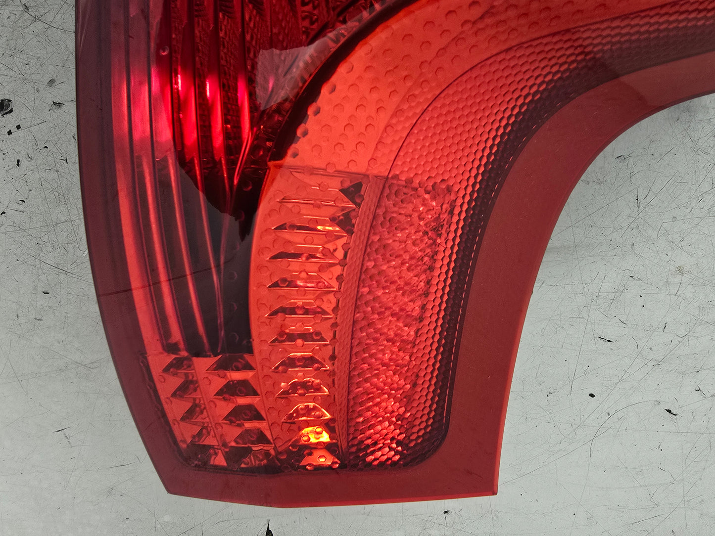 2002-2016 Volvo XC90 D5 Rear Left Passenger Light Assembly 30678989