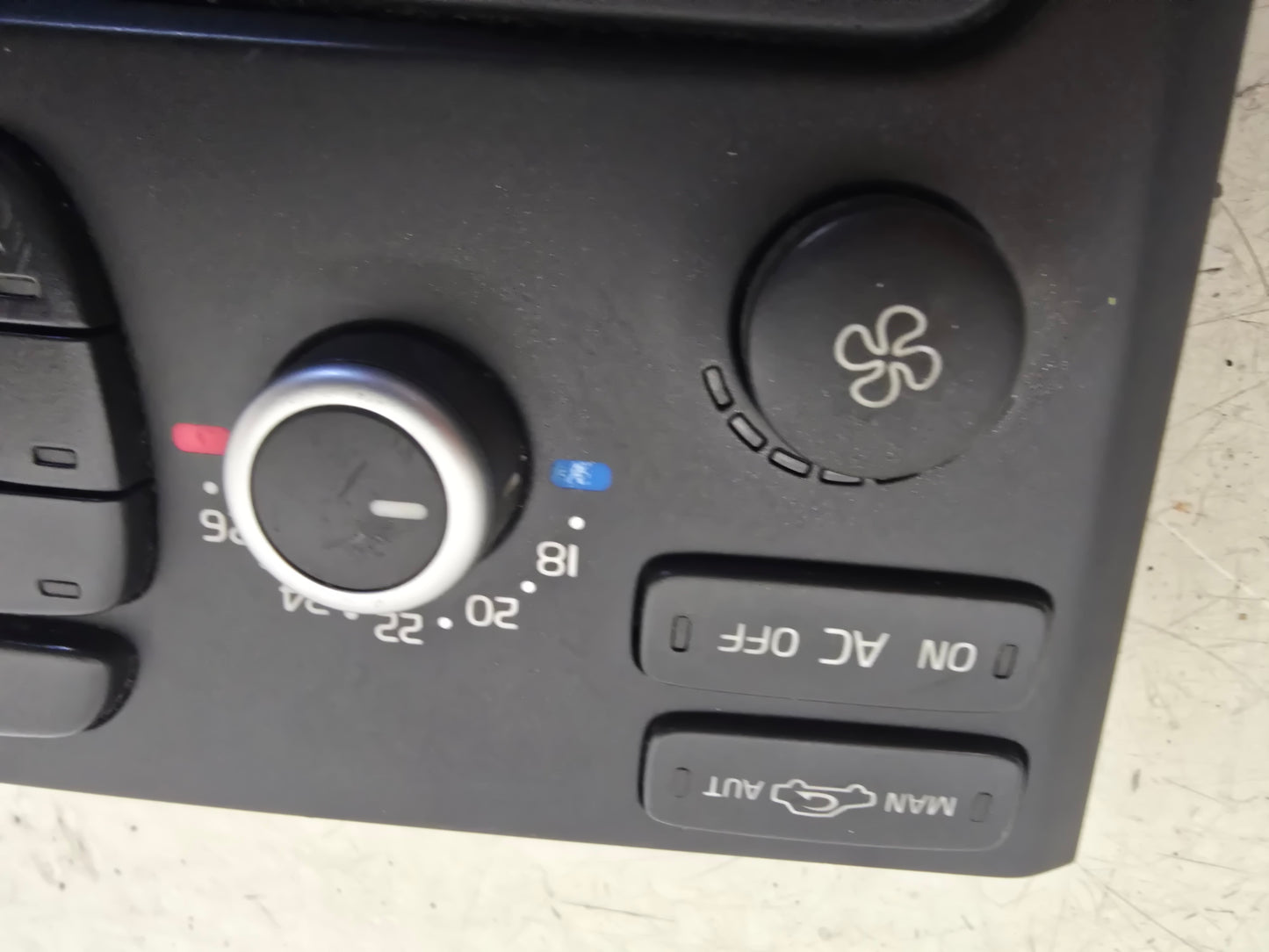 2003-2014 Volvo XC90 Heater Control Panel 30782329