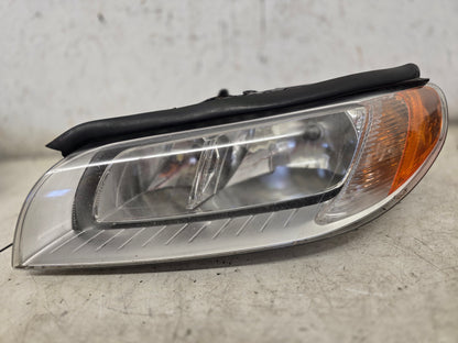 2010-2015 Volvo V70 III Passenger Side Headlight 31353335