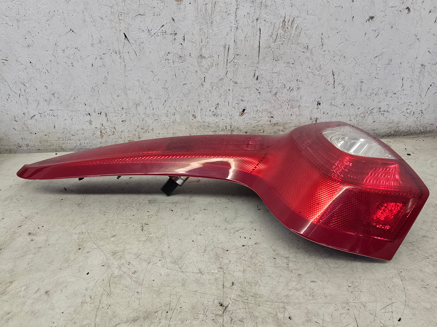 2006-2013 Volvo C30 Passenger Side Rear Tail Light 31213913