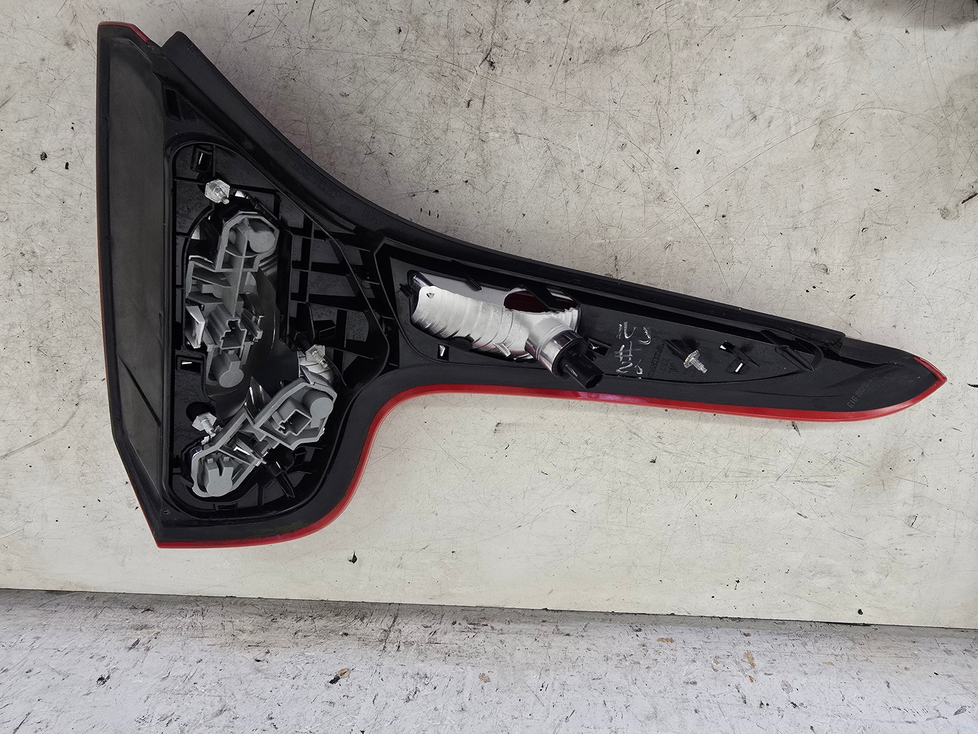 2006-2013 Volvo C30 Passenger Side Rear Tail Light 31213913