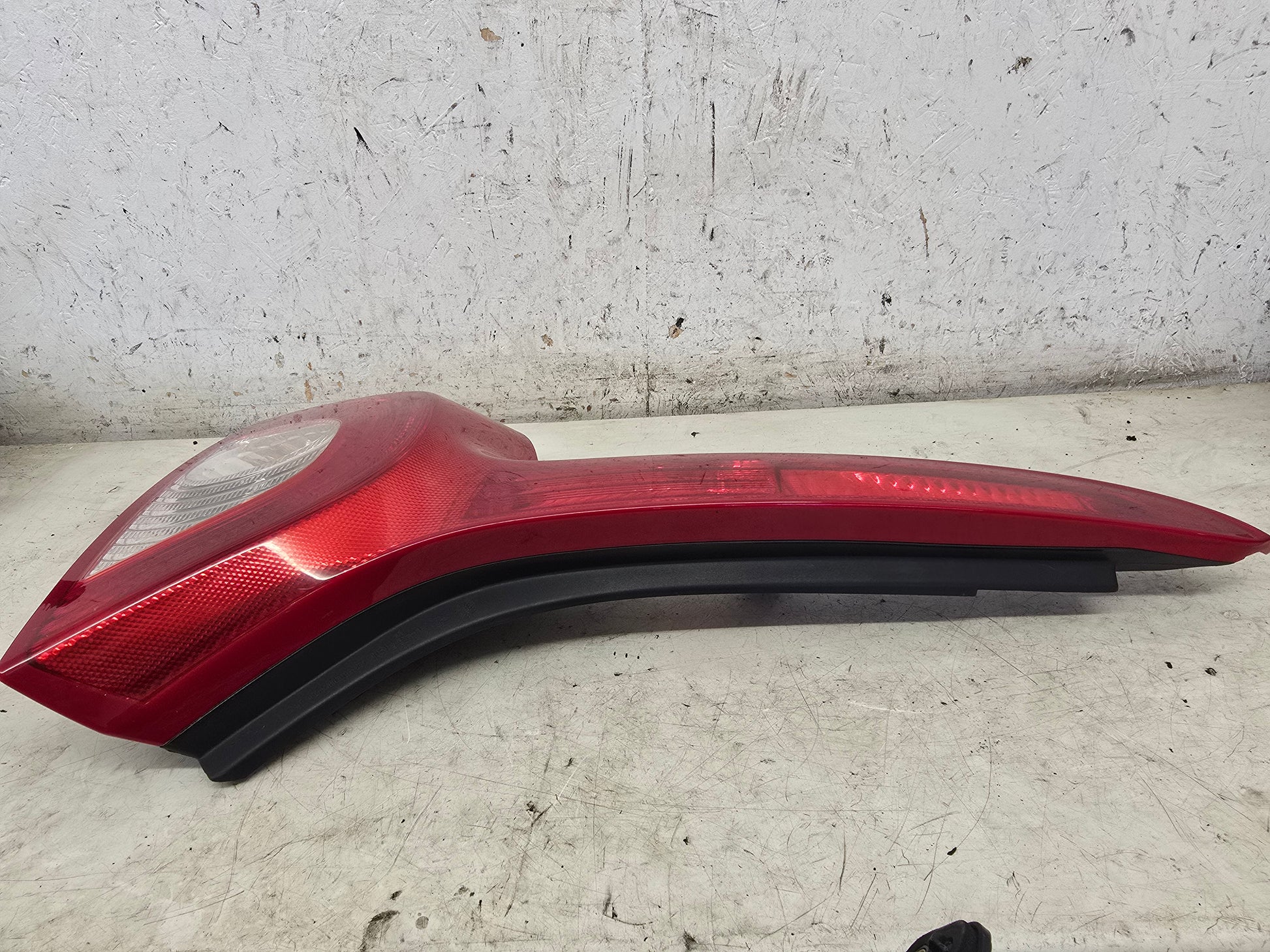 2006-2013 Volvo C30 Passenger Side Rear Tail Light 31213913