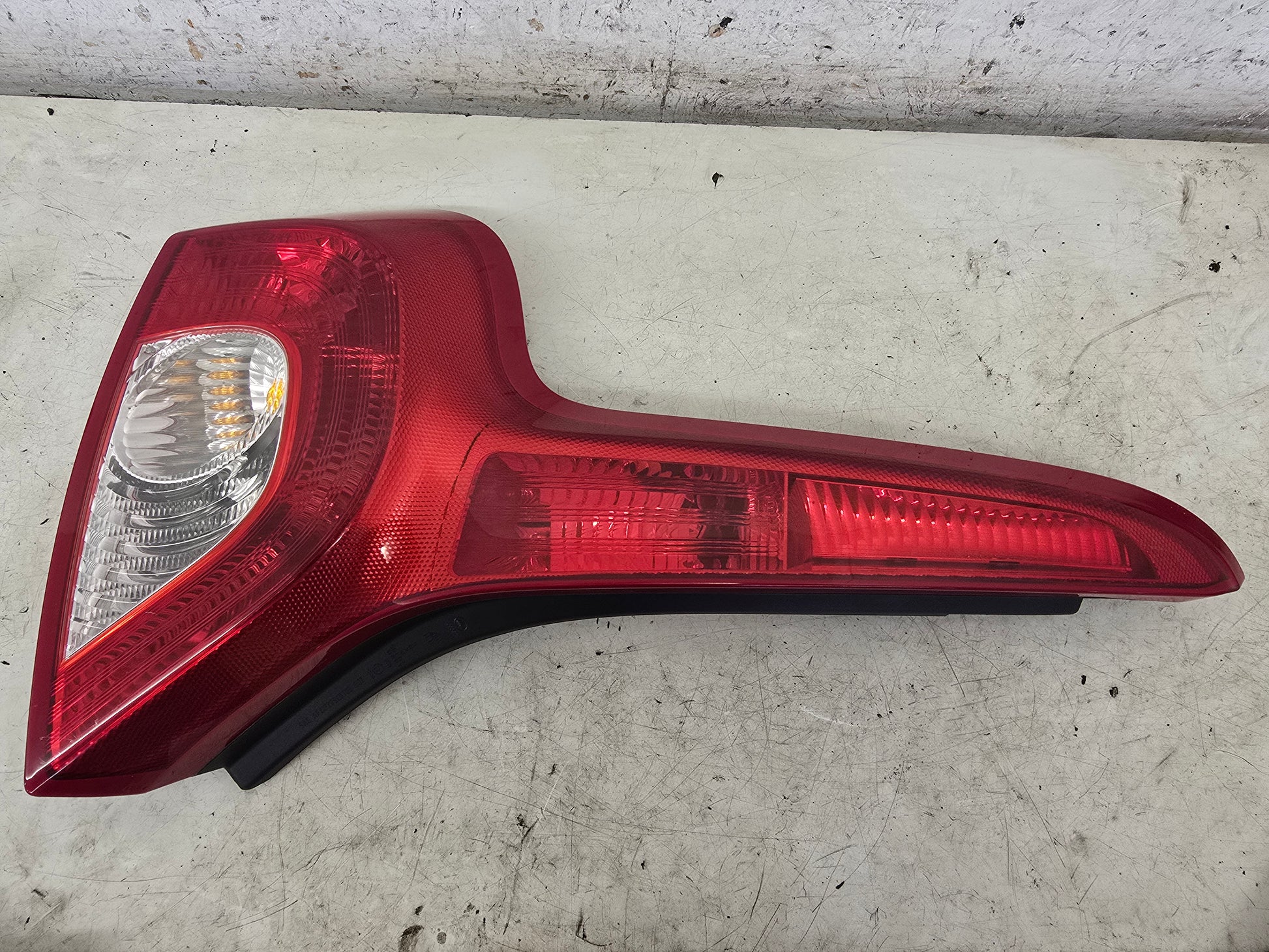 2006-2013 Volvo C30 Passenger Side Rear Tail Light 31213913