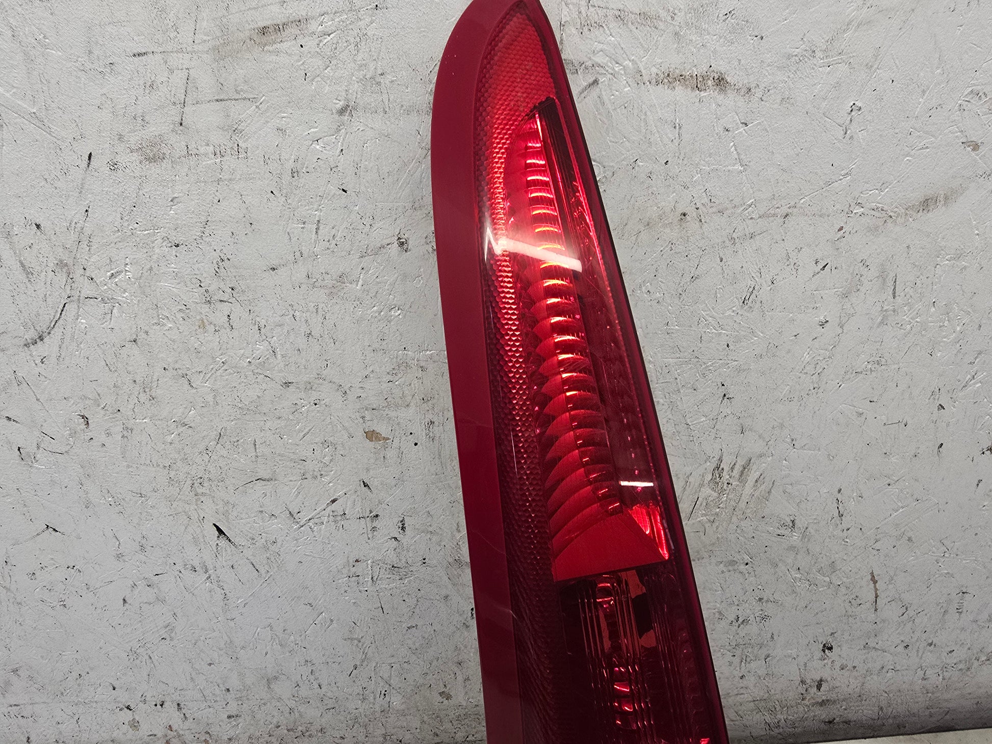 2006-2013 Volvo C30 Passenger Side Rear Tail Light 31213913