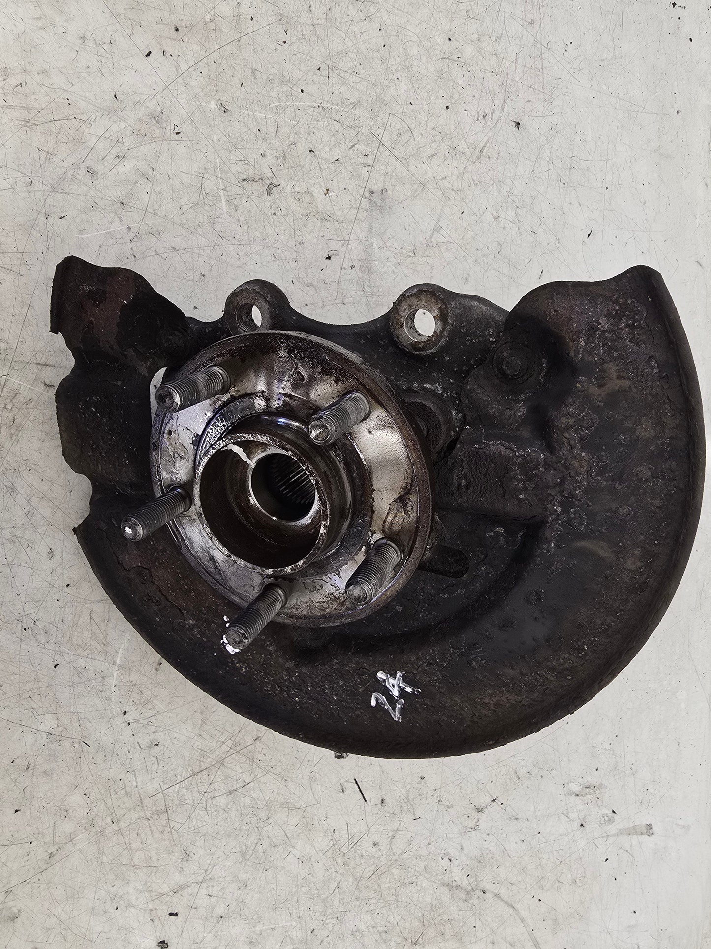 Volvo V40 2012-2016 Front  Passenger Hub Assembly 1381651