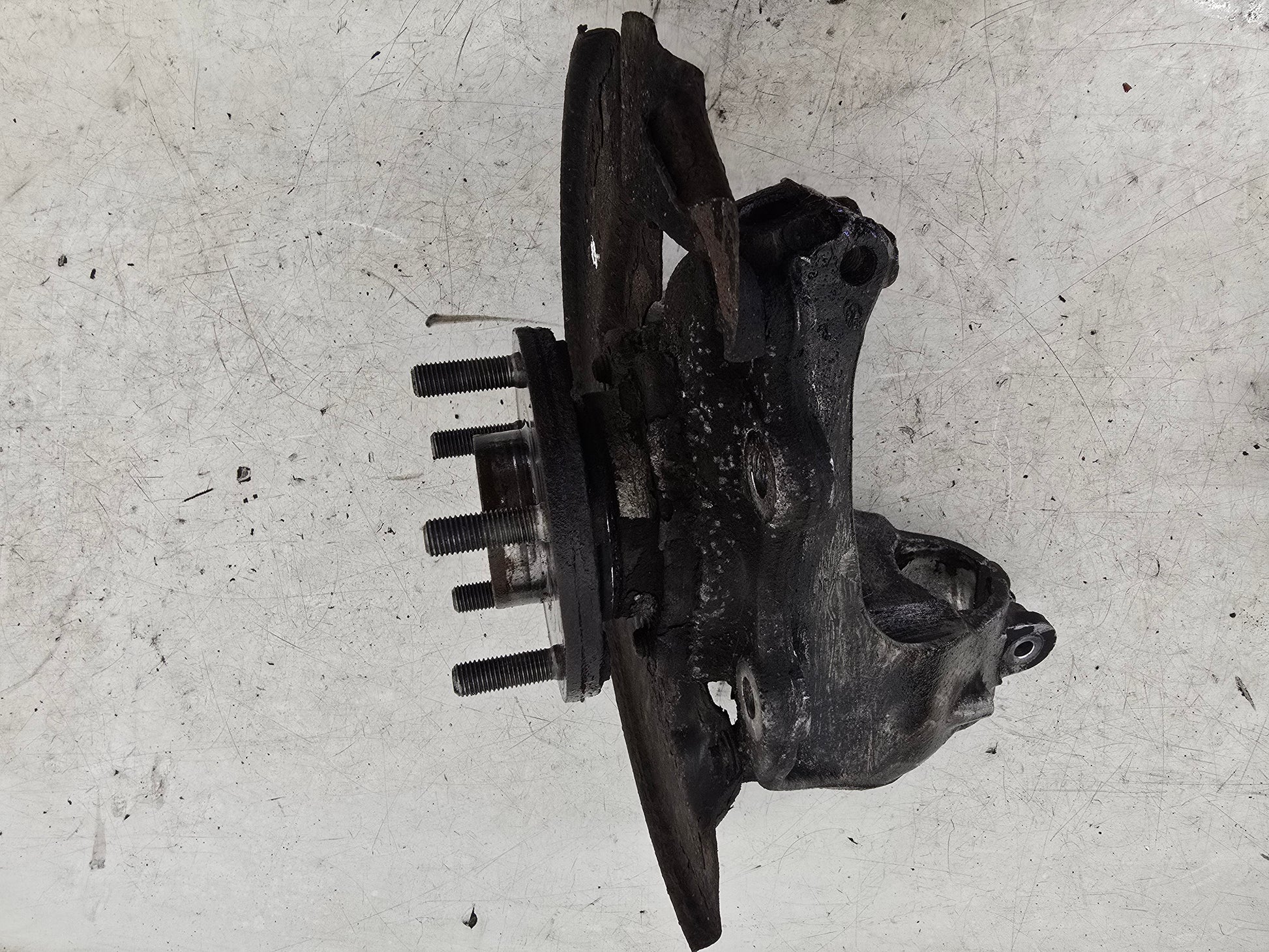 Volvo V40 2012-2016 Front  Passenger Hub Assembly 1381651 — photo 5