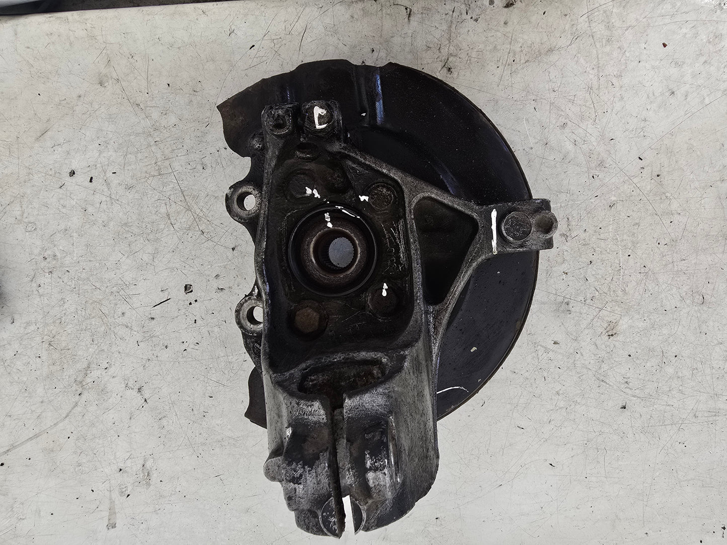 Volvo V40 2012-2016 Front  Passenger Hub Assembly 1381651 — photo 6