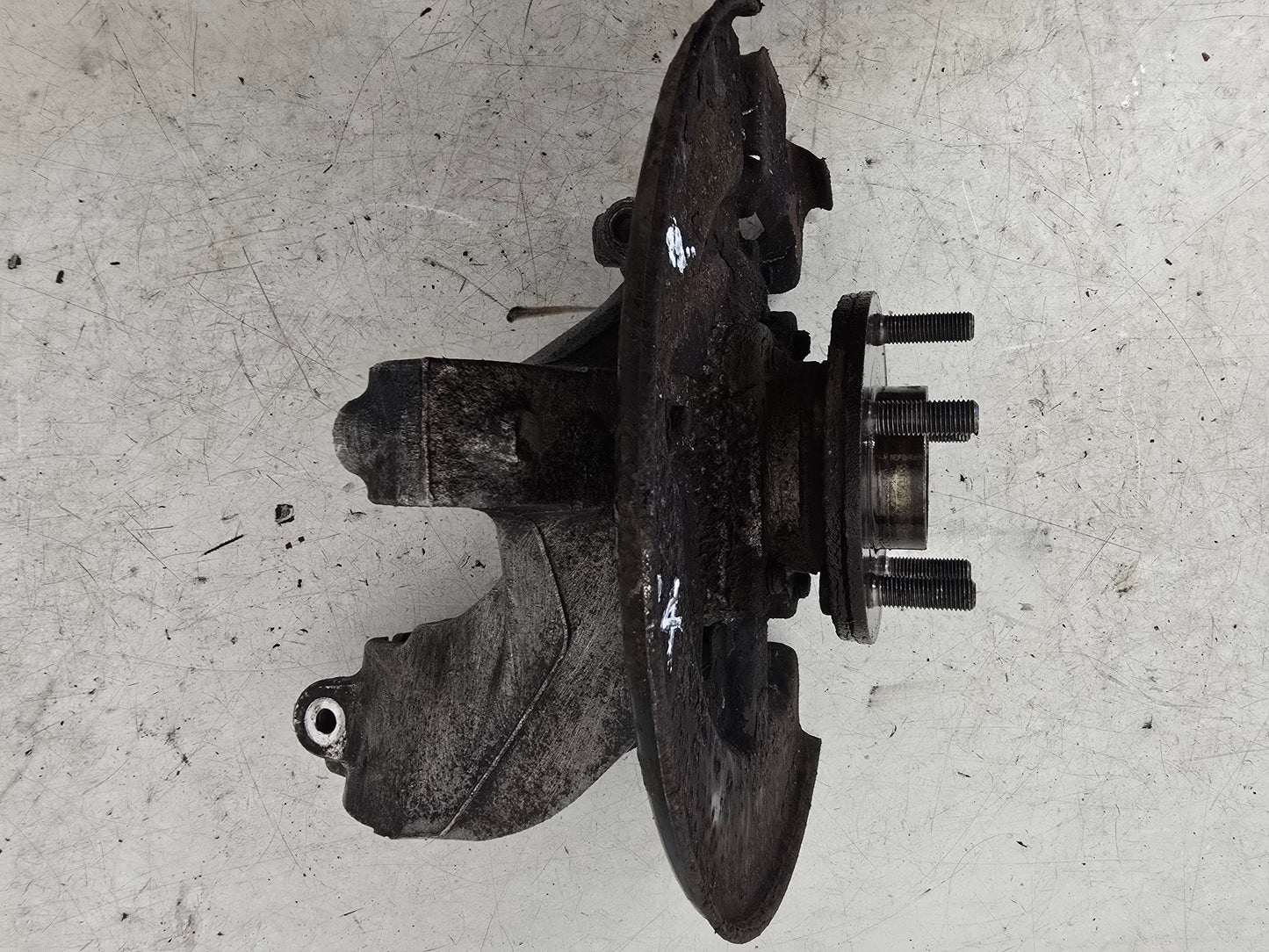 Volvo V40 2012-2016 Front  Passenger Hub Assembly 1381651 — photo 10