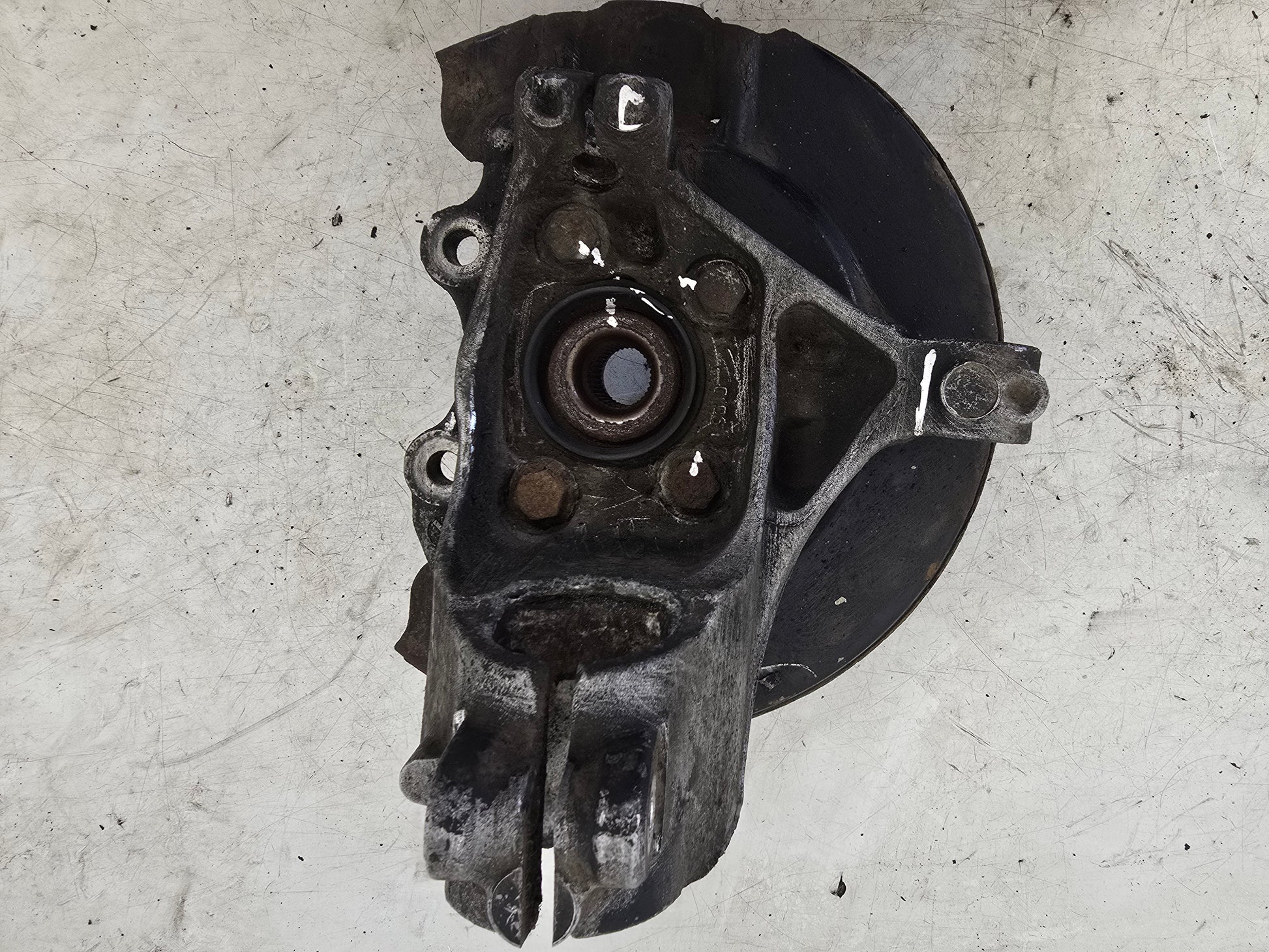 Volvo V40 2012-2016 Front  Passenger Hub Assembly 1381651 — photo 11