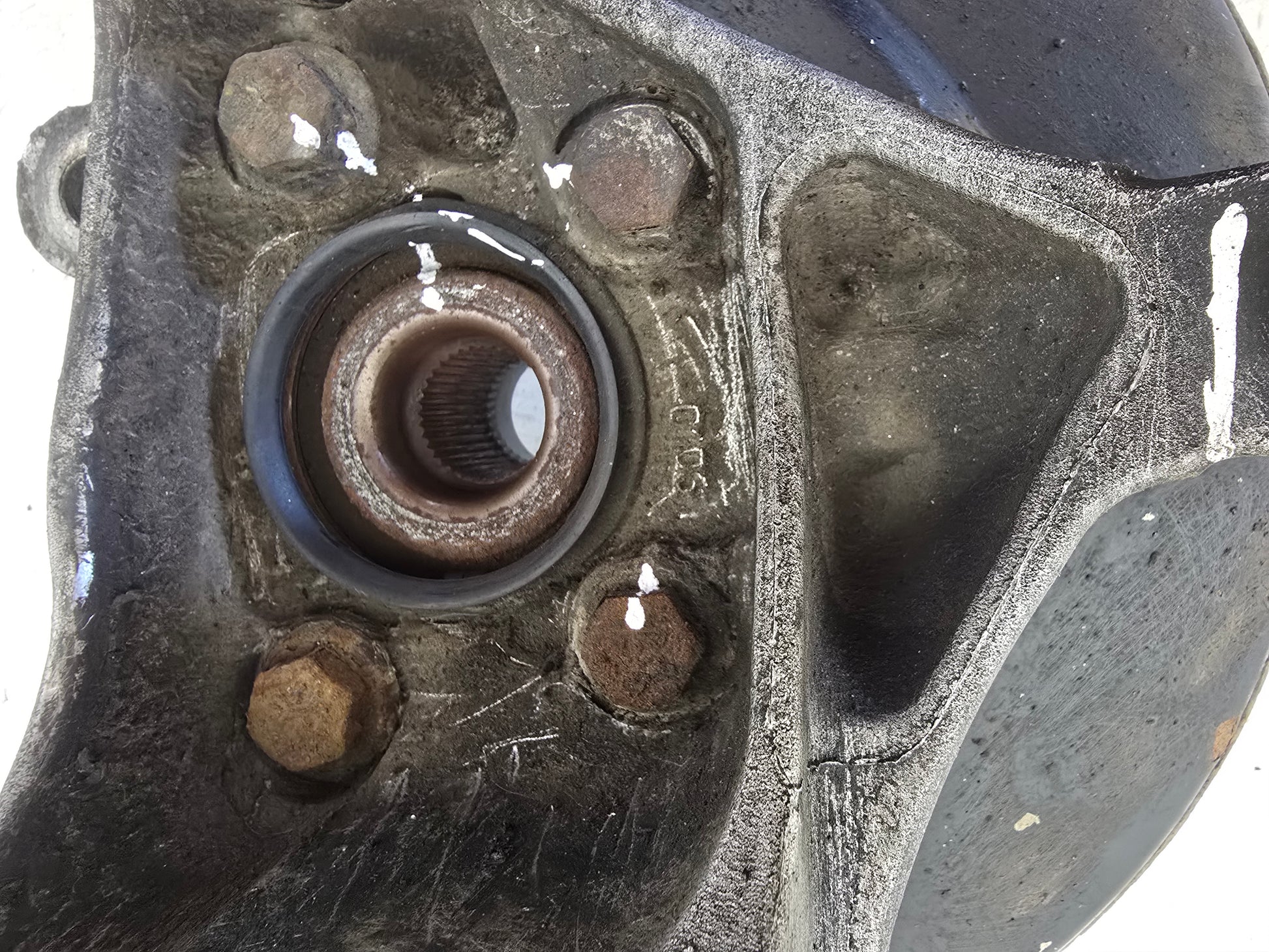Volvo V40 2012-2016 Front  Passenger Hub Assembly 1381651 — photo 12