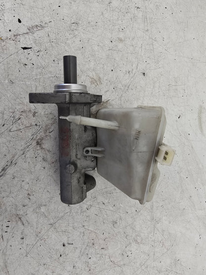 2007-2010 Volvo V70 Brake Master Cylinder and Reservoir 500441