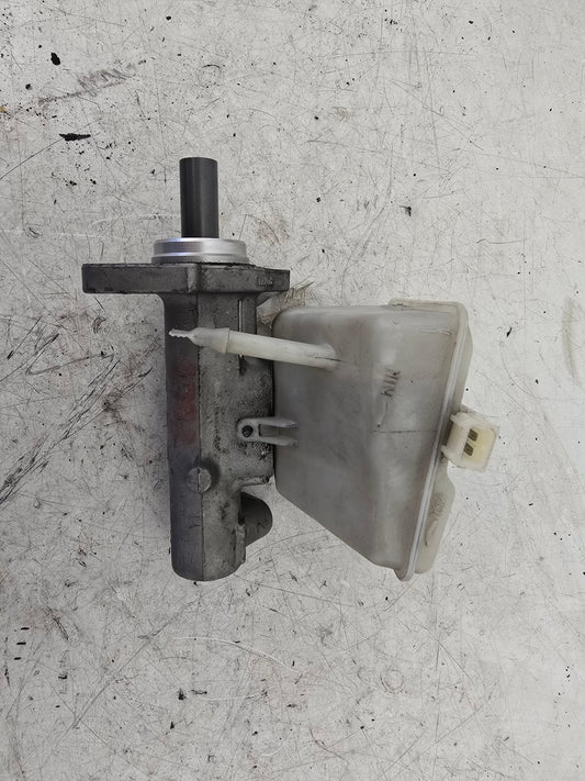 2007-2010 Volvo V70 Brake Master Cylinder and Reservoir 500441