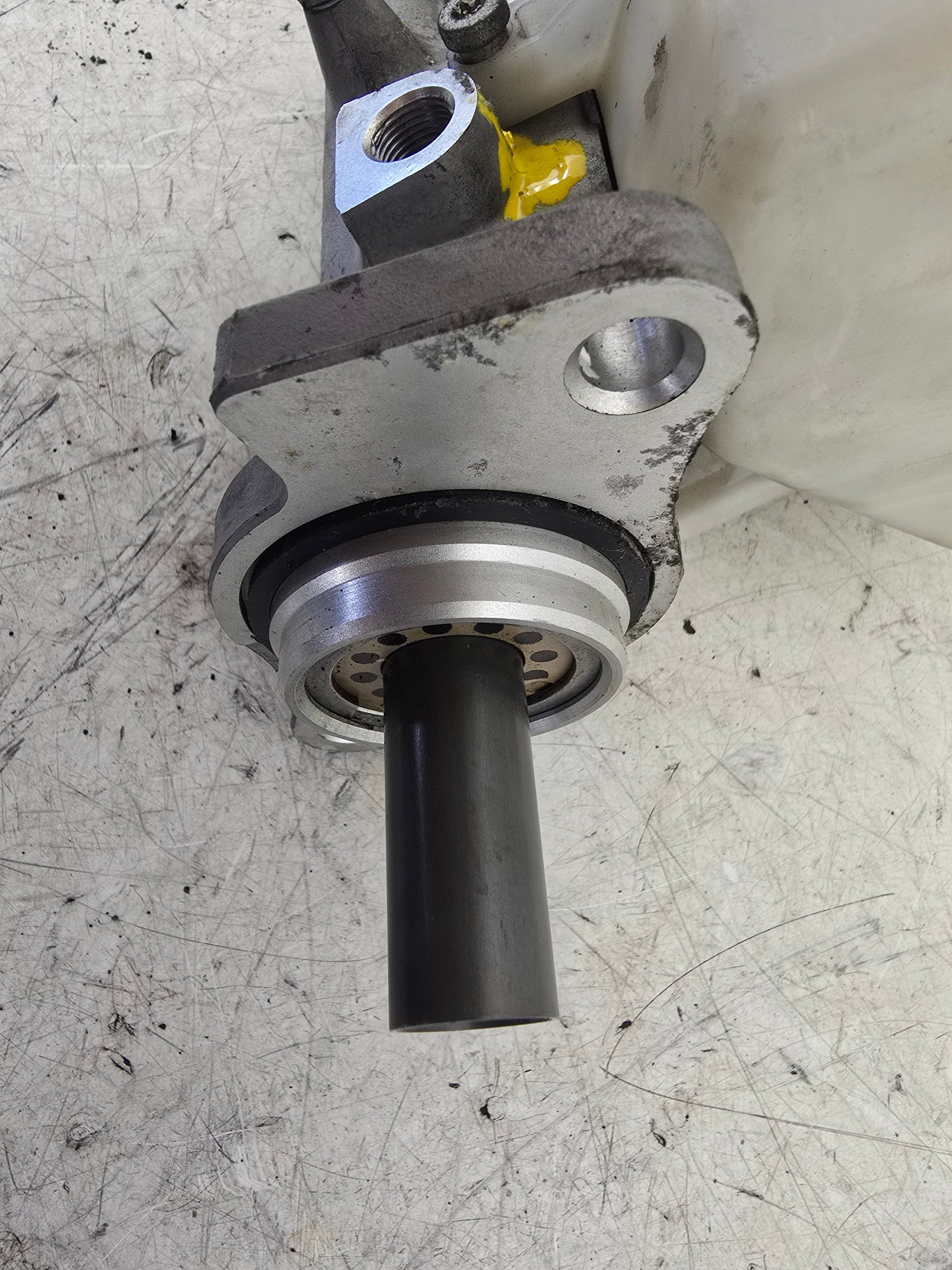 2007-2010 Volvo V70 Brake Master Cylinder and Reservoir 500441