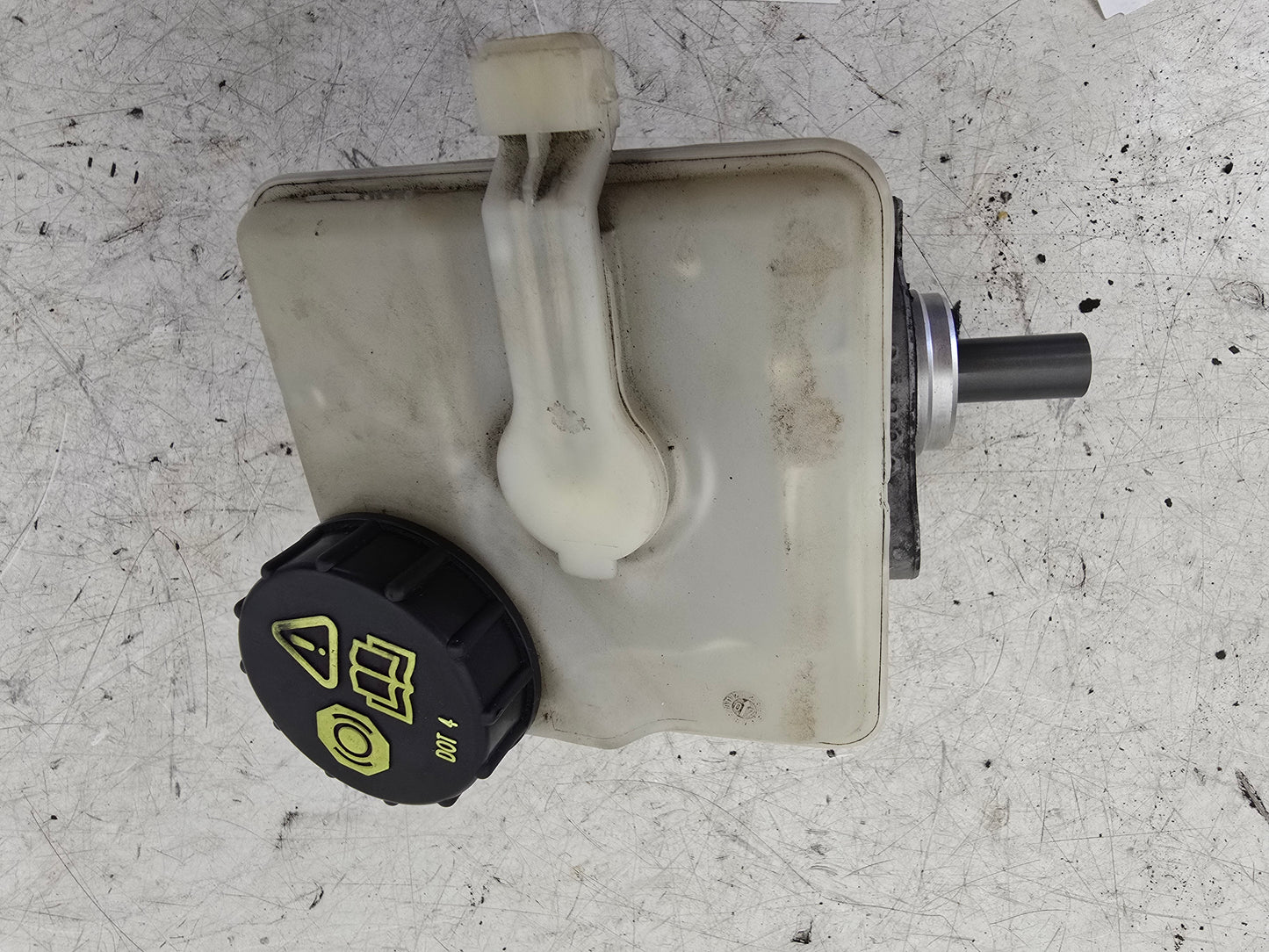 2007-2010 Volvo V70 Brake Master Cylinder and Reservoir 500441