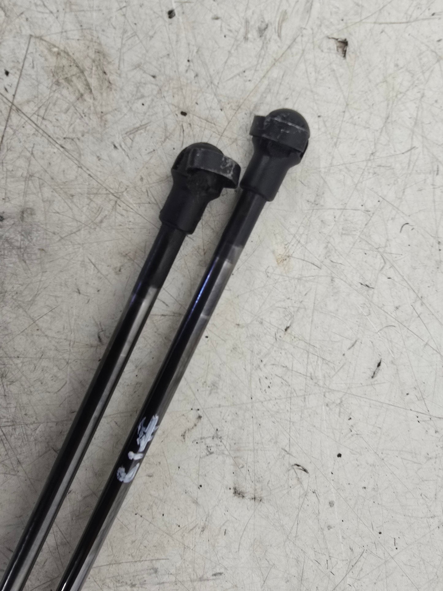 2005-2010 Volvo XC90 D5 Bonnet Support Struts Rams Pair 30634580