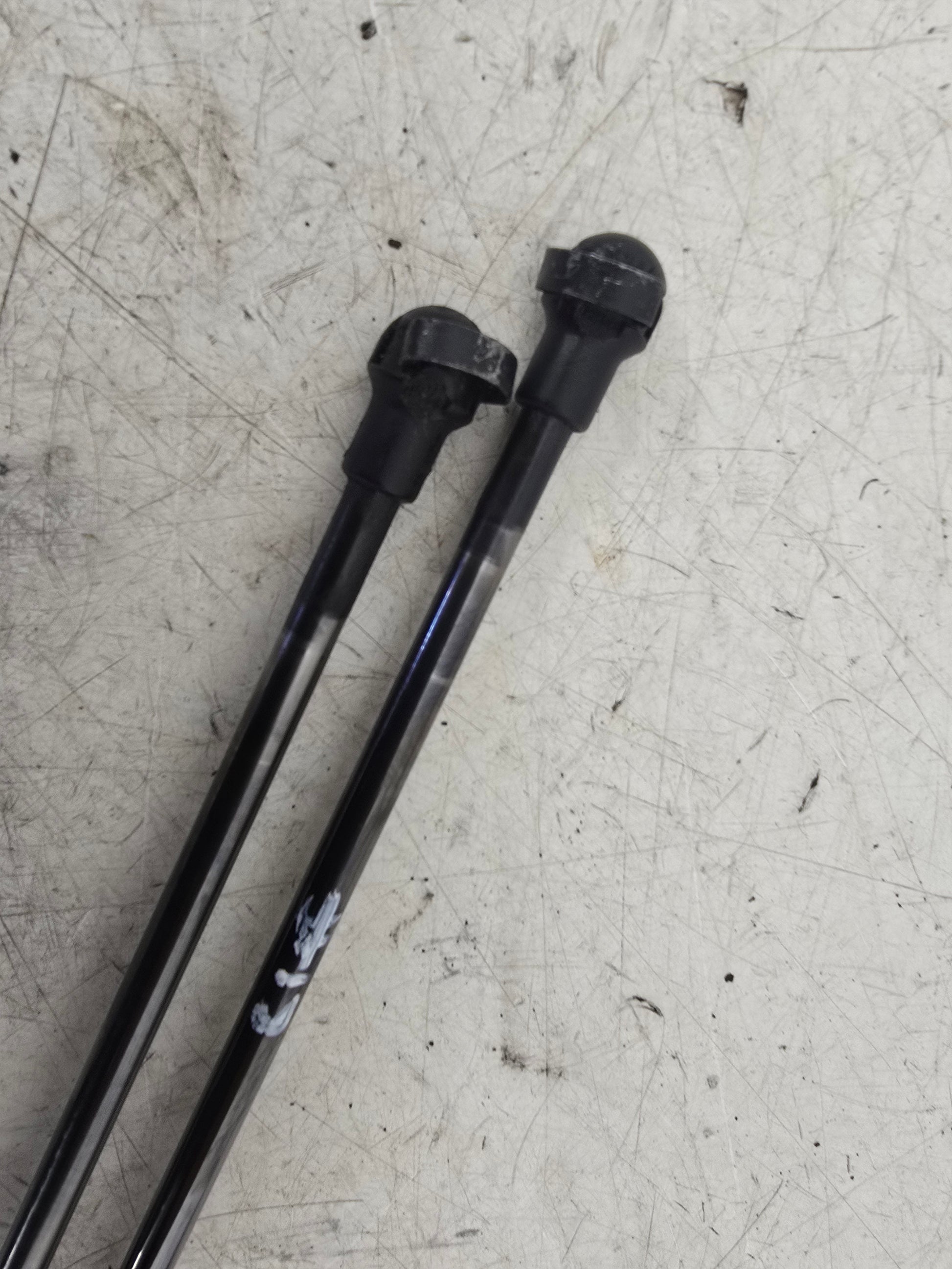 2005-2010 Volvo XC90 D5 Bonnet Support Struts Rams Pair 30634580