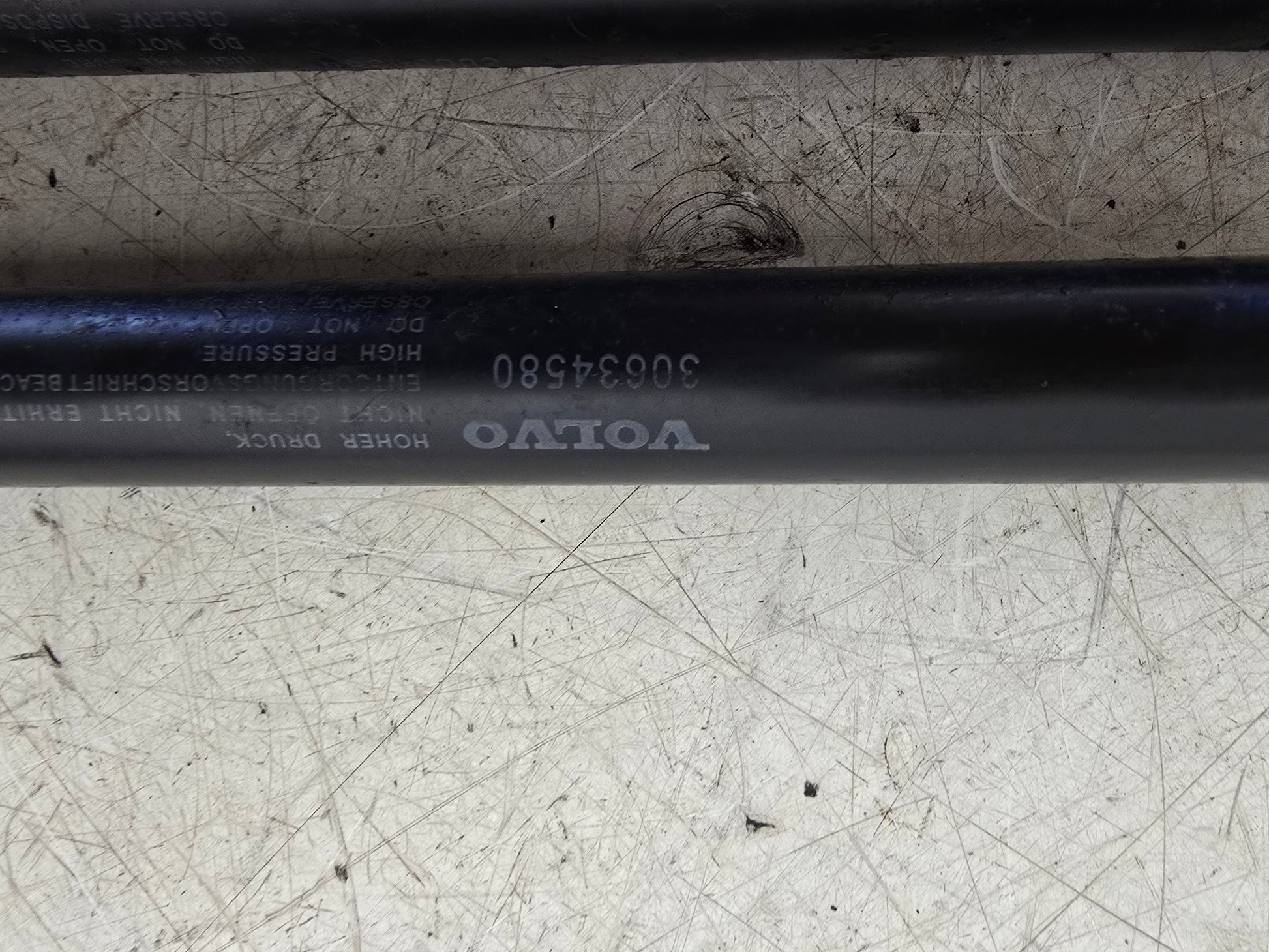2005-2010 Volvo XC90 D5 Bonnet Support Struts Rams Pair 30634580