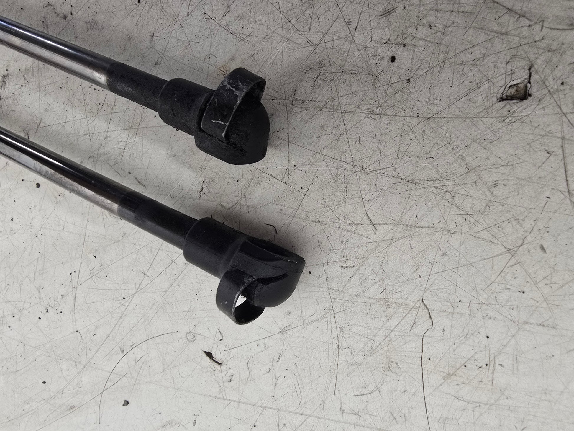 2005-2010 Volvo XC90 D5 Bonnet Support Struts Rams Pair 30634580