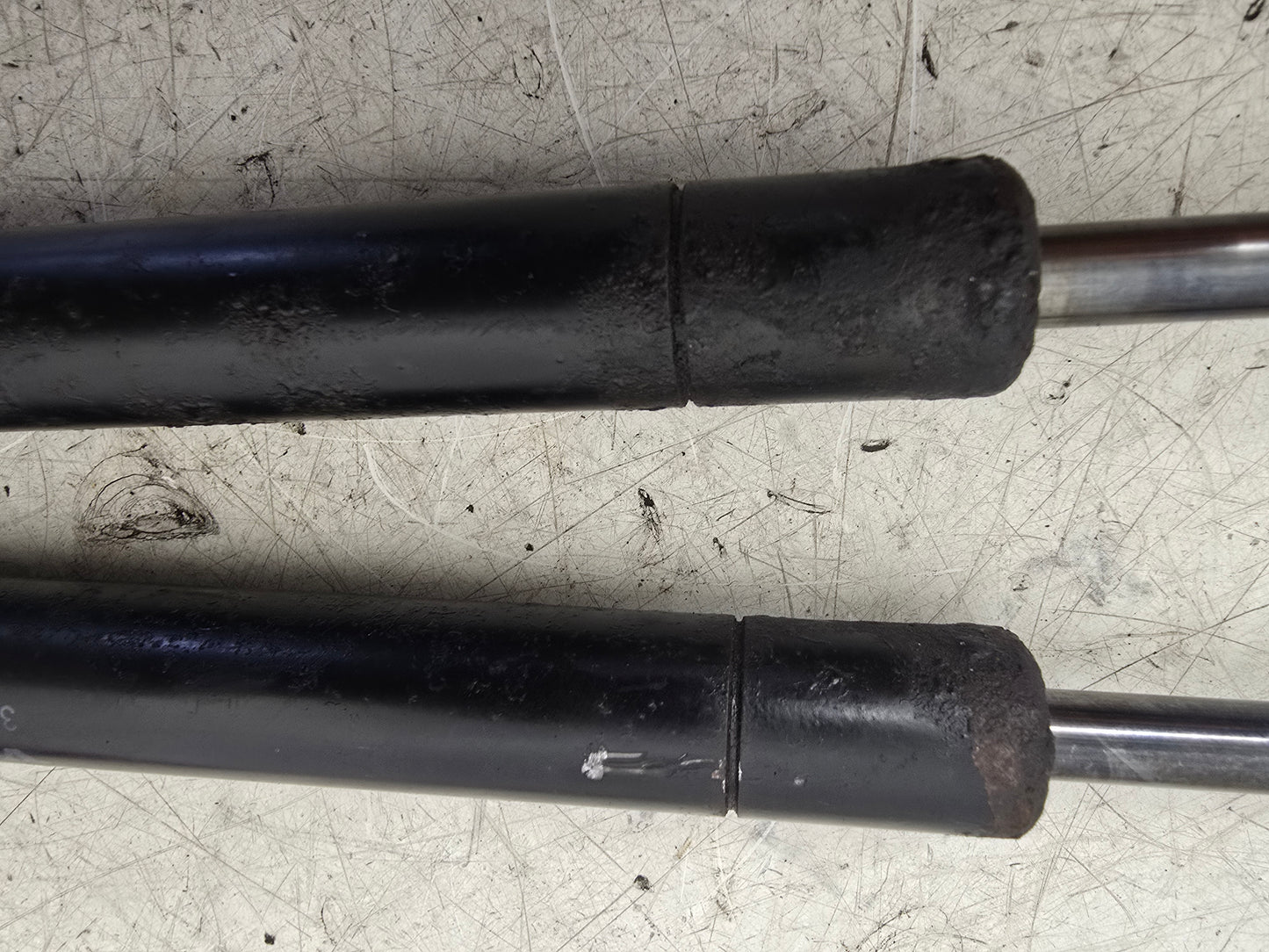 2005-2010 Volvo XC90 D5 Bonnet Support Struts Rams Pair 30634580