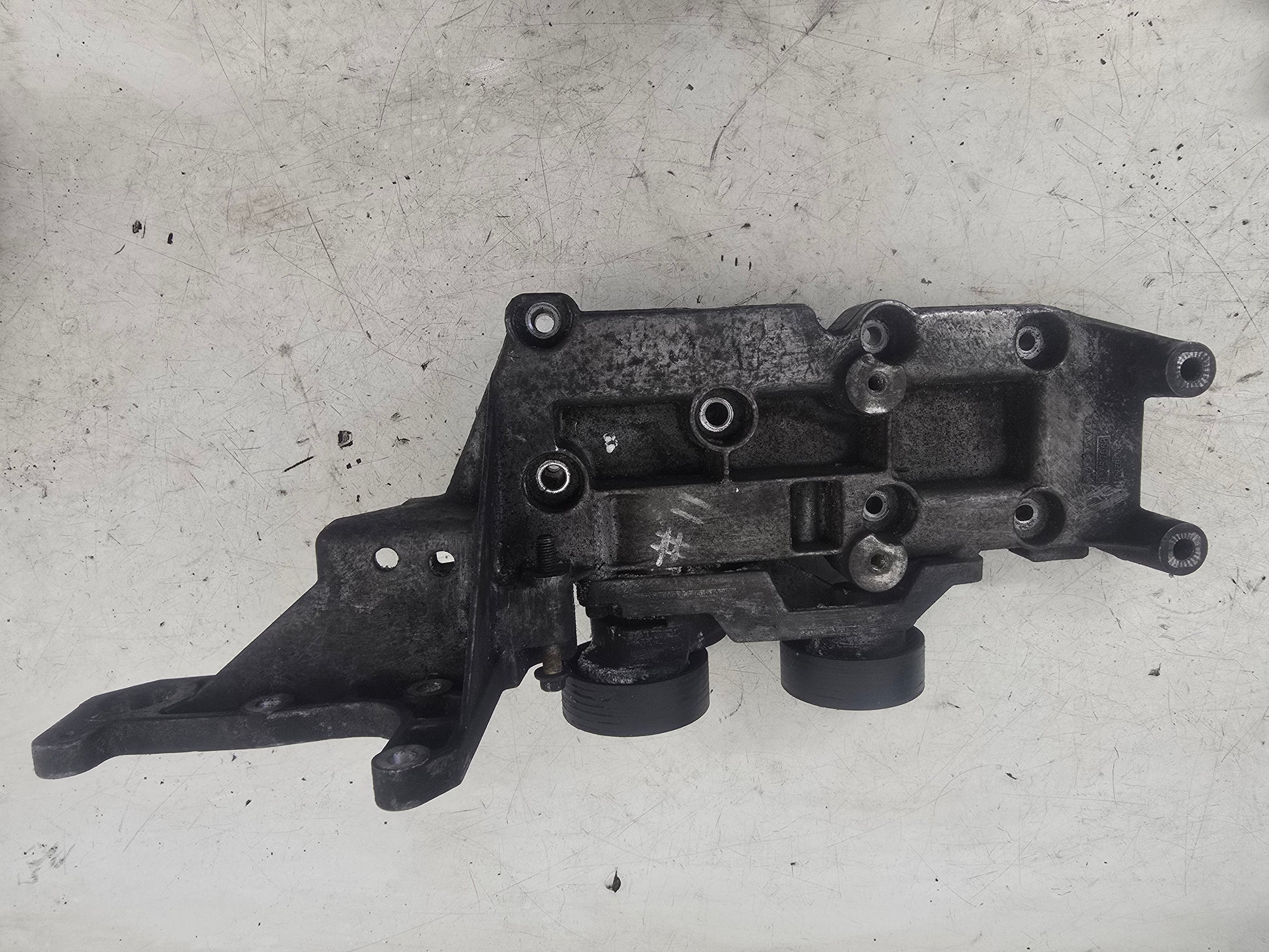 2004-2007 Volvo XC90 D5 Alternator Bracket 30757068