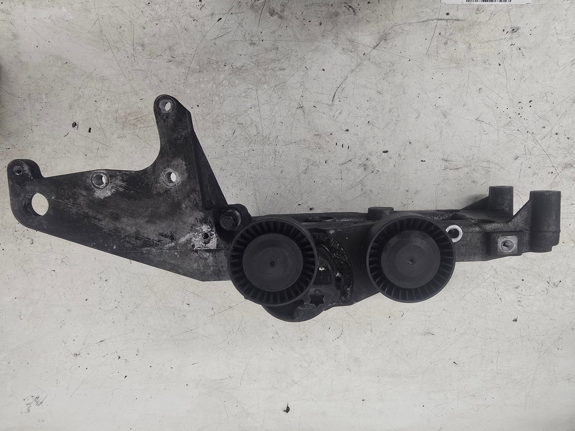 2004-2007 Volvo XC90 D5 Alternator Bracket 30757068