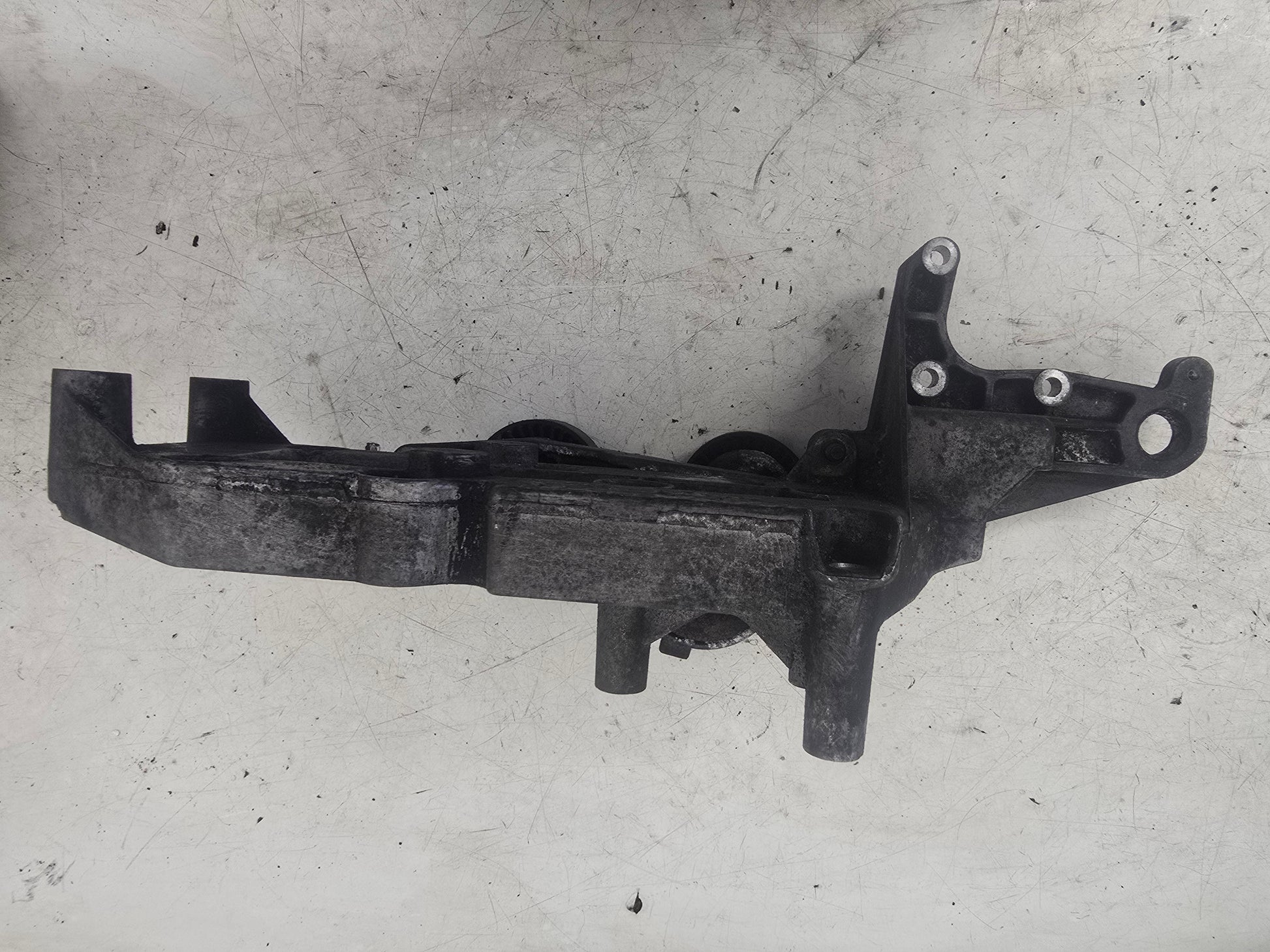 2004-2007 Volvo XC90 D5 Alternator Bracket 30757068