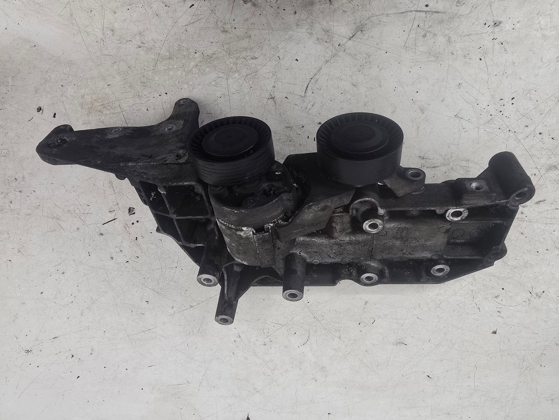 2004-2007 Volvo XC90 D5 Alternator Bracket 30757068
