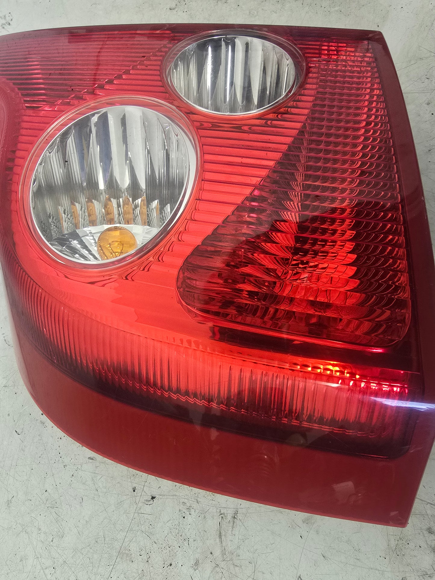 2006 Volvo XC90 D5 Lower Rear Brake Light 379256