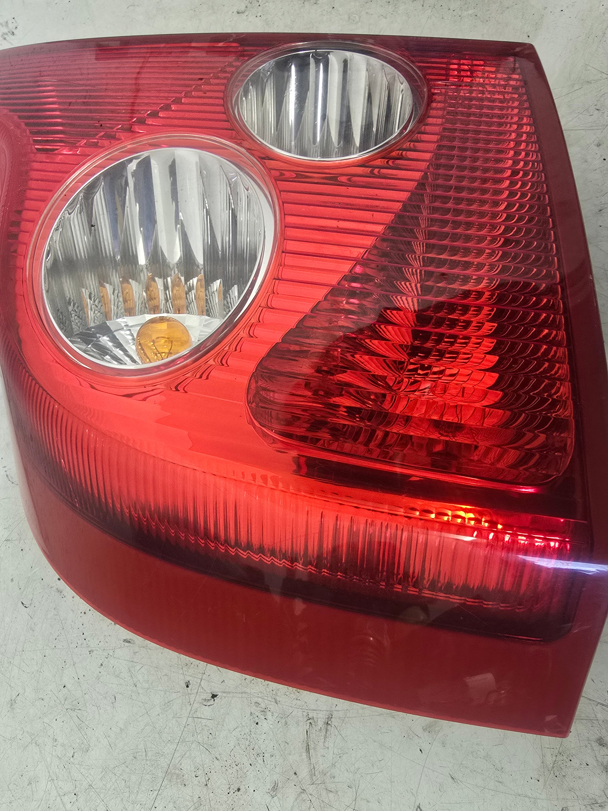 2006 Volvo XC90 D5 Lower Rear Brake Light 379256