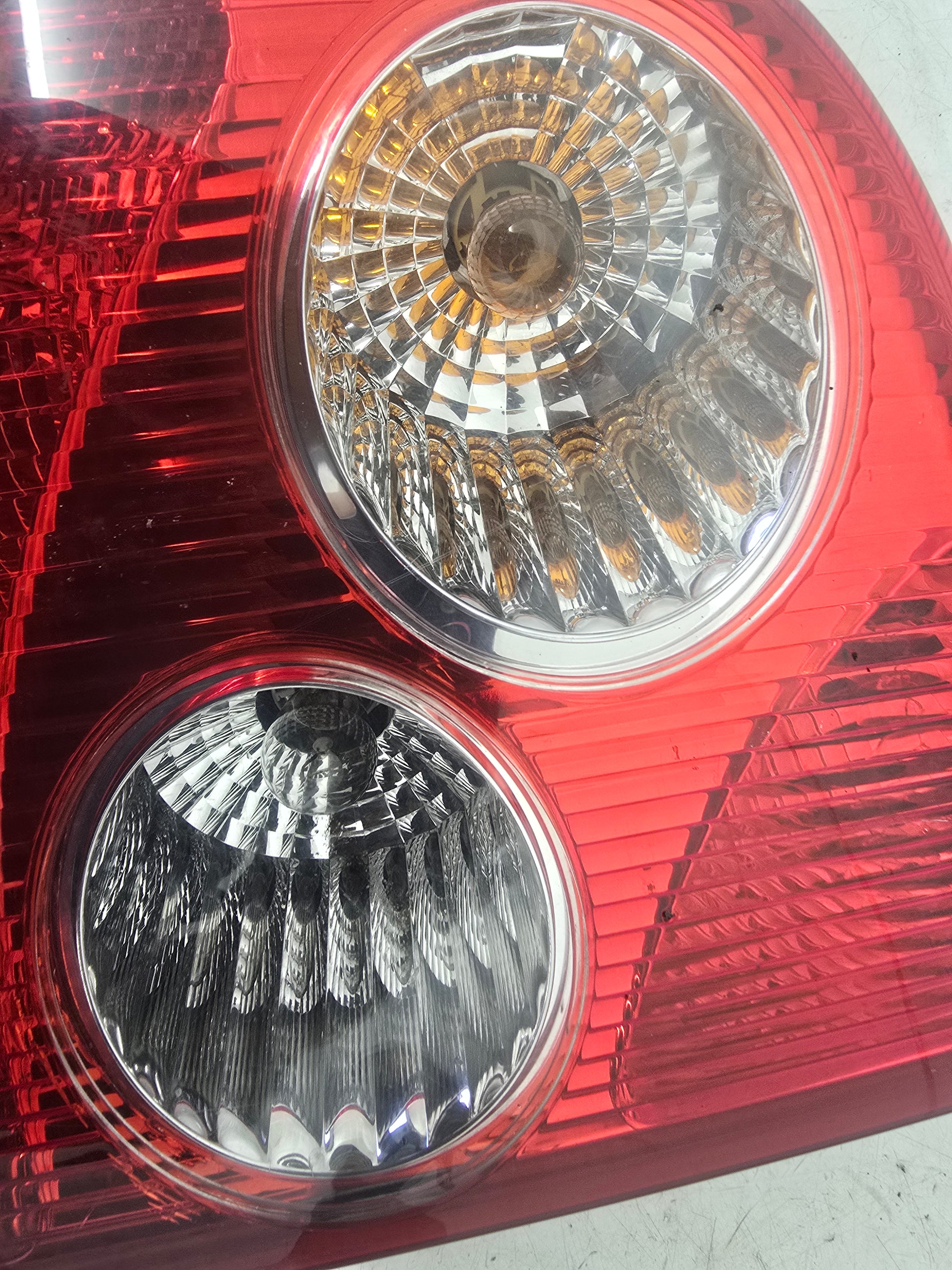 2006 Volvo XC90 D5 Lower Rear Brake Light 379256