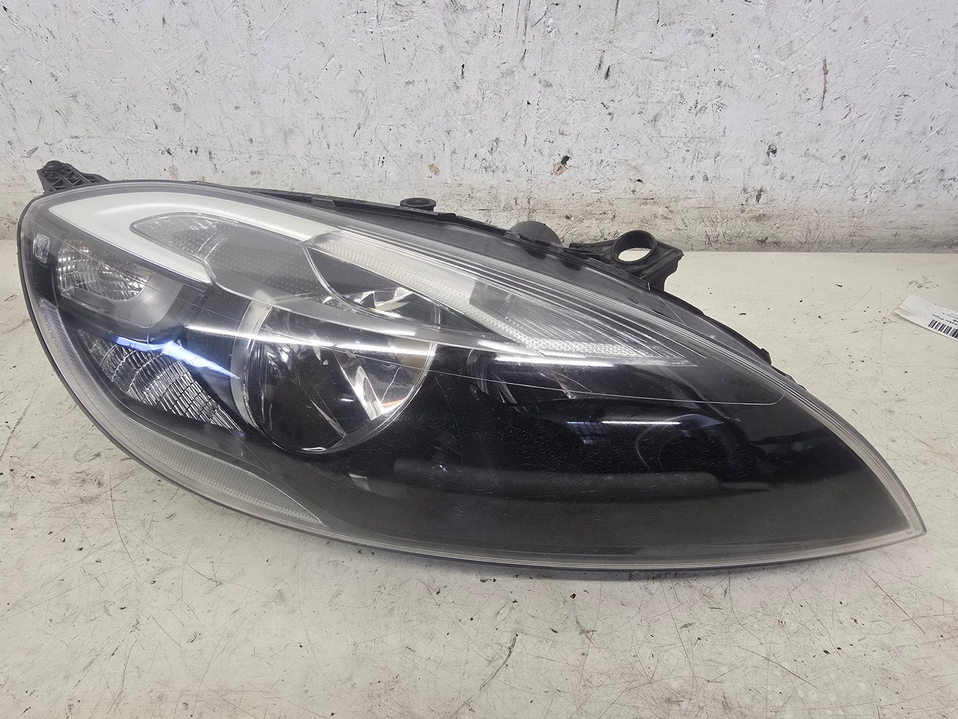 2015-2024 Volvo V40 T2 Right Driver Side Halogen Headlight 1.6 B4164T4