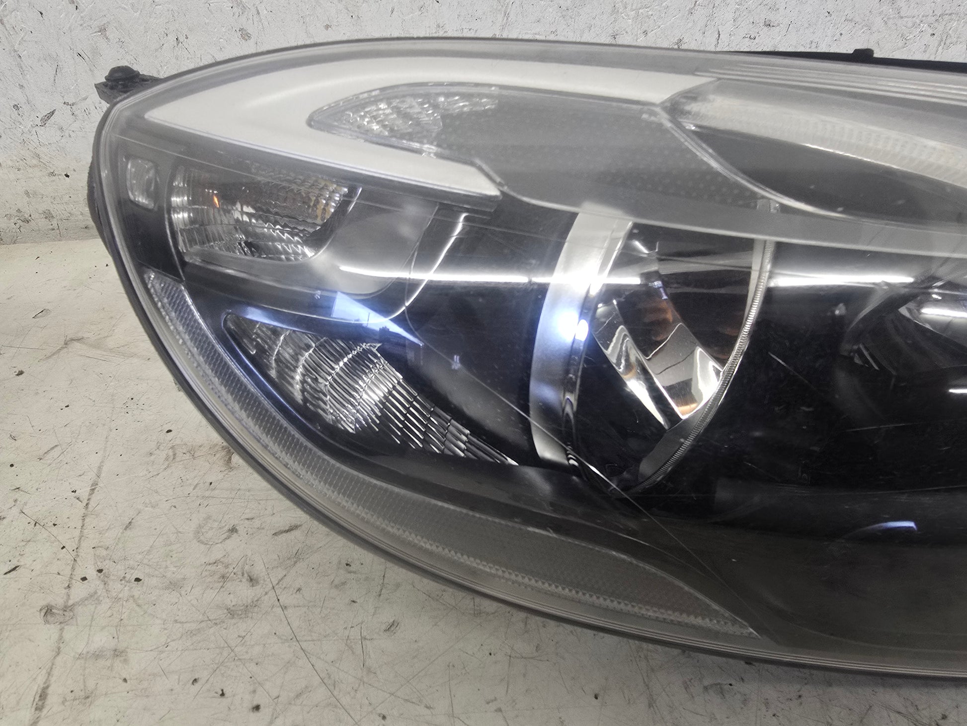 2015-2024 Volvo V40 T2 Right Driver Side Halogen Headlight 1.6 B4164T4