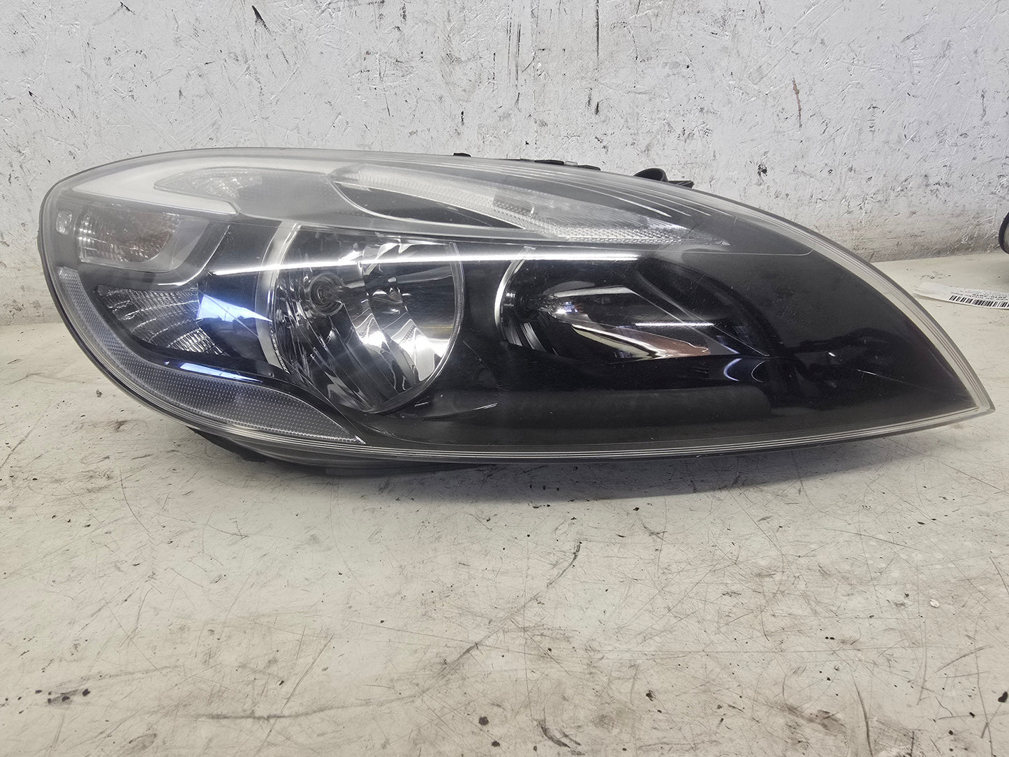 2015-2024 Volvo V40 T2 Right Driver Side Halogen Headlight 1.6 B4164T4